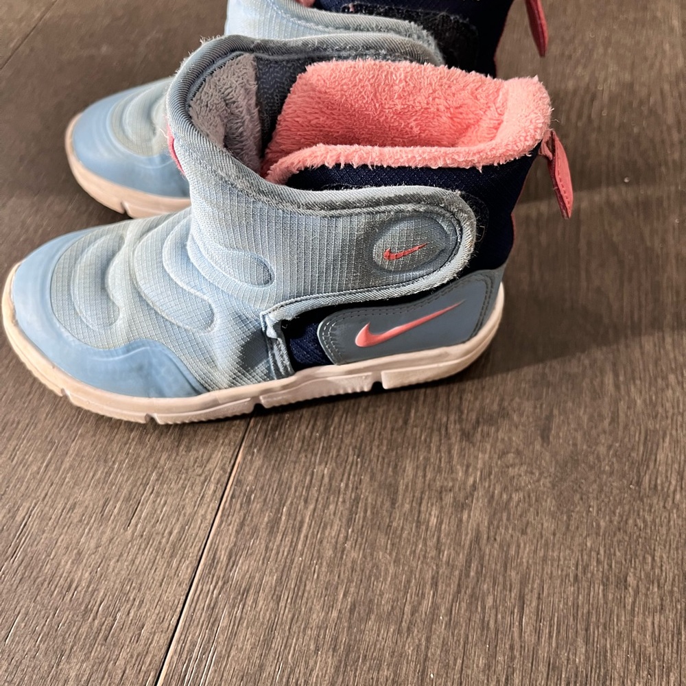 Darling Light blue and pink Nike toddler girl size 9 boots